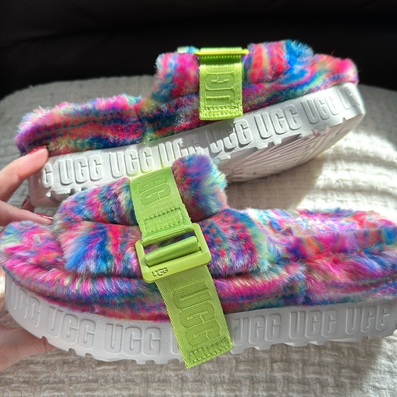 Ugg fluffita pixelate green real fur slides size 7 - Picture 13 of 16